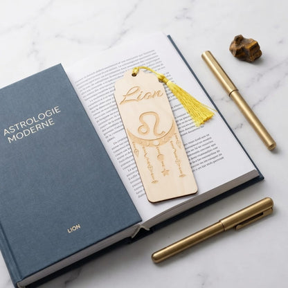 Marque-page astrologique Lion en bois gravé – Signe du zodiaque