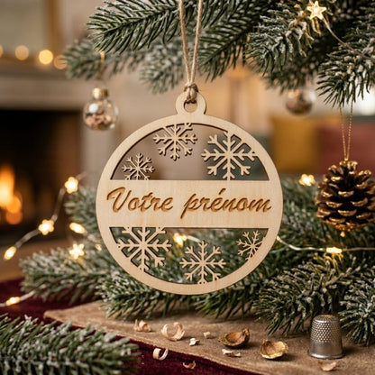 Boule de Noël personnalisée en bois – Décoration gravée avec prénom