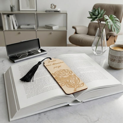 Marque-page en bois gravé "Juste une dernière page" – Accessoire de lecture artisanal