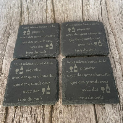 Lot de 4 dessous de verre carrés en ardoise citation humour vin et amis vue de dessus