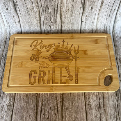Planche à découper bambou gravée "King of the Grill" – Cadeau barbecue homme fabriqué en France Planche à découper / planche apéro Roussillon-Creations-Tautavel-66
