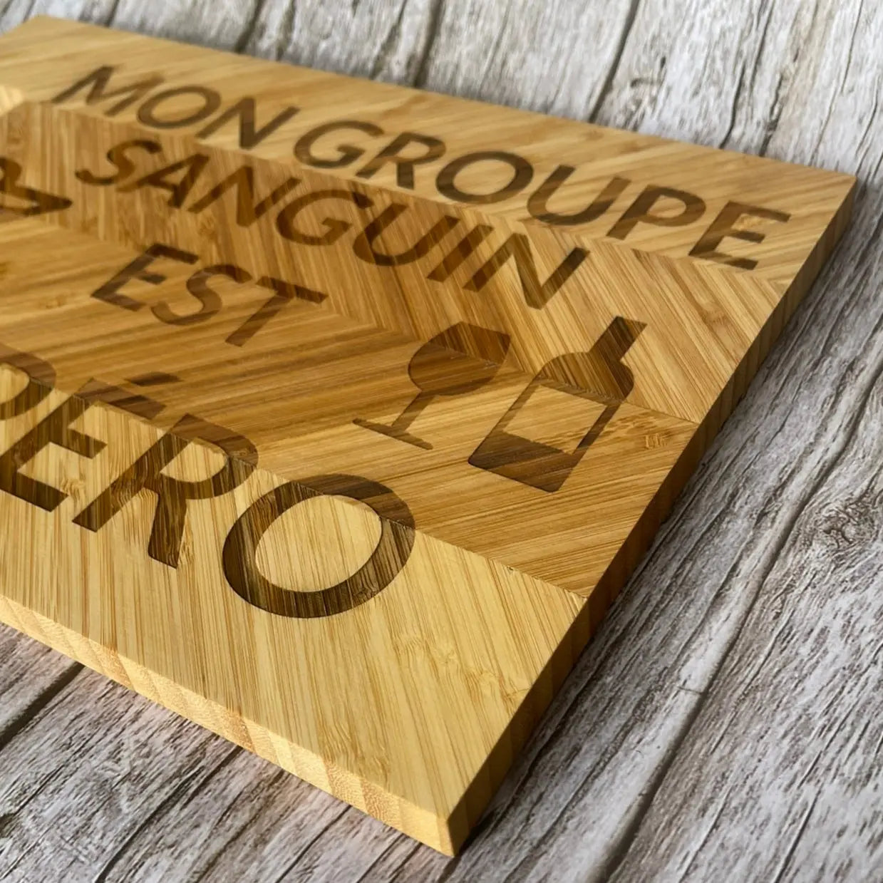 Planche à découper en bambou gravée – Mon groupe sanguin est A-Péro ROUSSILLON CRÉATIONS