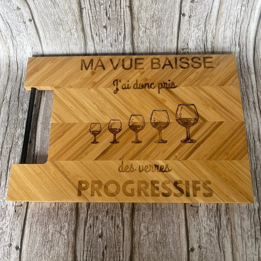 Planche à découper en bambou gravée–Ma vue baisse, j’ai donc pris des verres progressifs ROUSSILLON CRÉATIONS