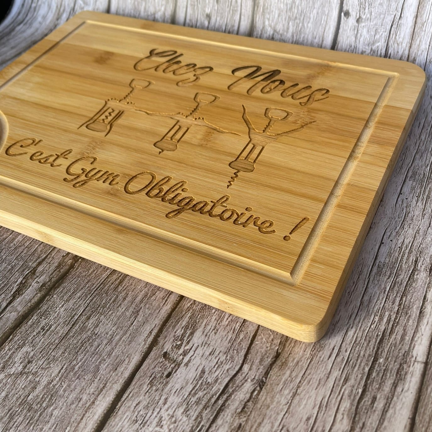 Planche à Découper Bambou Gravée – Chez nous c'est gym obligatoire !