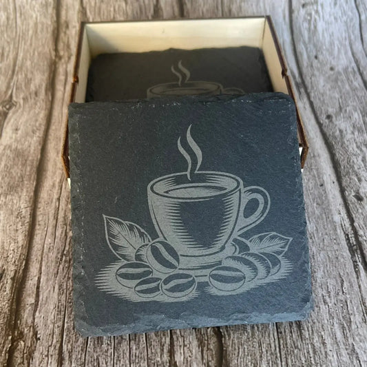 Sous-verre en ardoise naturelle gravée au laser avec motif tasse de café fumant et grains