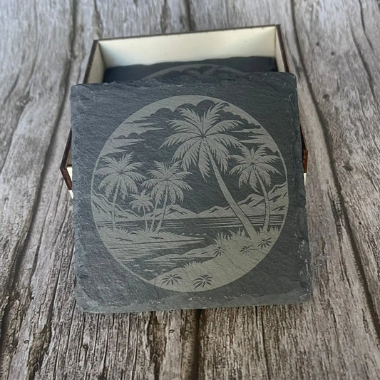 Lot de 4 Sous-Verres en Ardoise Gravée – Motif Paysage Tropical avec Boîte en Bois ROUSSILLON CRÉATIONS