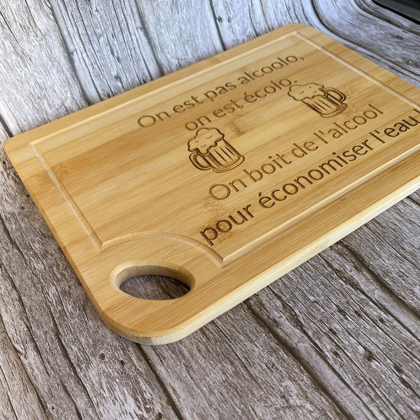 Planche à Découper Bambou Gravée – On est pas alcoolo, on est écolo ! Planche à découper / planche apéro Roussillon-Creations-Tautavel-66
