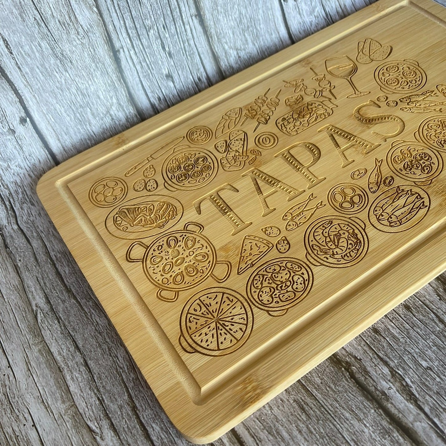 Planche à découper bambou gravée "Tapas" – Cadeau apéro original fabriqué en France Planche à découper / planche apéro Roussillon-Creations-Tautavel-66