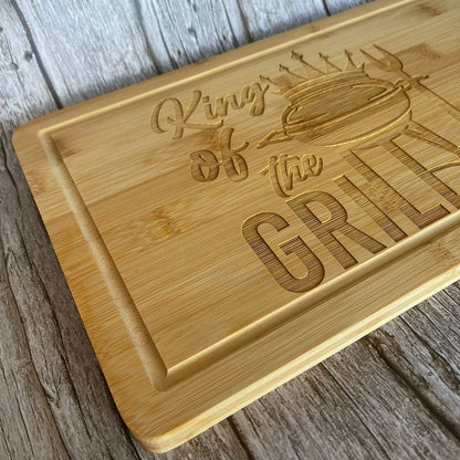 Planche à découper bambou gravée "King of the Grill" – Cadeau barbecue homme fabriqué en France Planche à découper / planche apéro Roussillon-Creations-Tautavel-66
