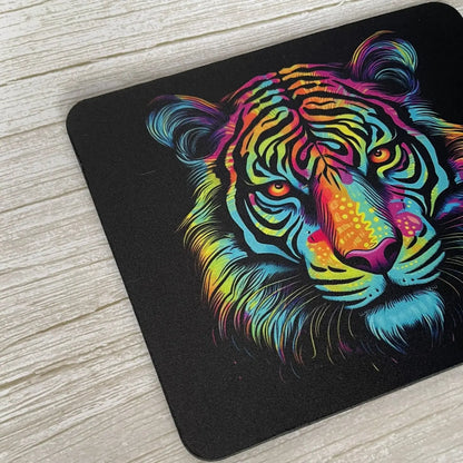 Gros plan qualité impression sublimation détails tigre néon tapis de souris